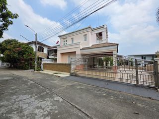 For sale 3 bedrooms house in Thawi Watthana, Bangkok
