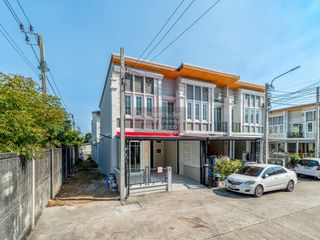 À vendre 3 chambres maison de ville à Bang Phli, Samut Prakan