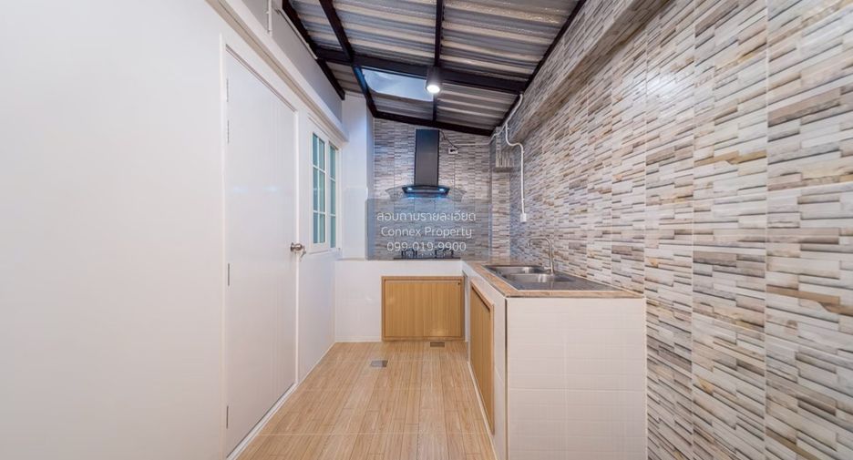 For sale 3 bedrooms townhouse in Bang Phli, Samut Prakan