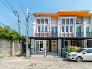 À vendre 3 chambres maison de ville à Bang Phli, Samut Prakan