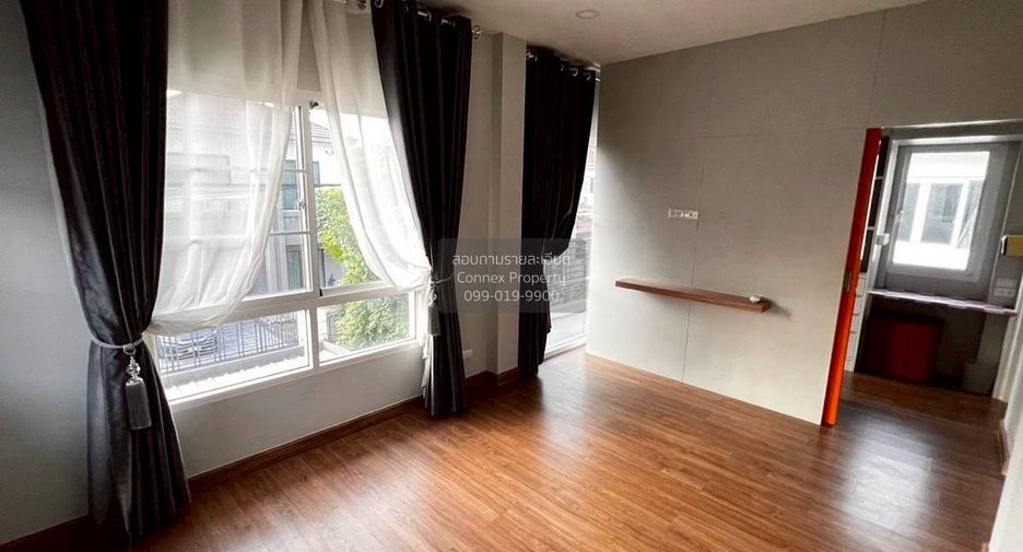 Haus zum Kauf mit 3 Zimmer in Khlong Sam Wa, Bangkok
