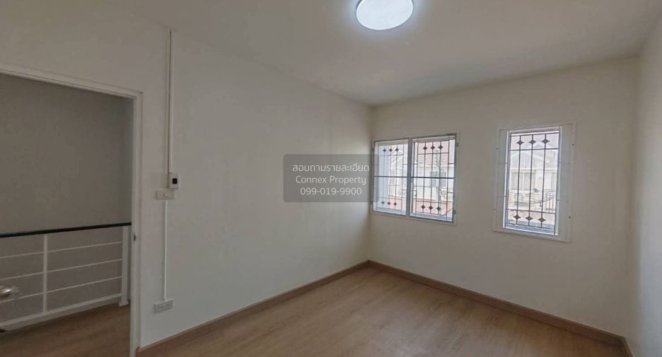 Casa adosada en venta de 3 habitaciones en Bang Phli, Samut Prakan