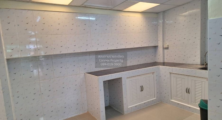 For sale 2 bedrooms townhouse in Bang Kapi, Bangkok