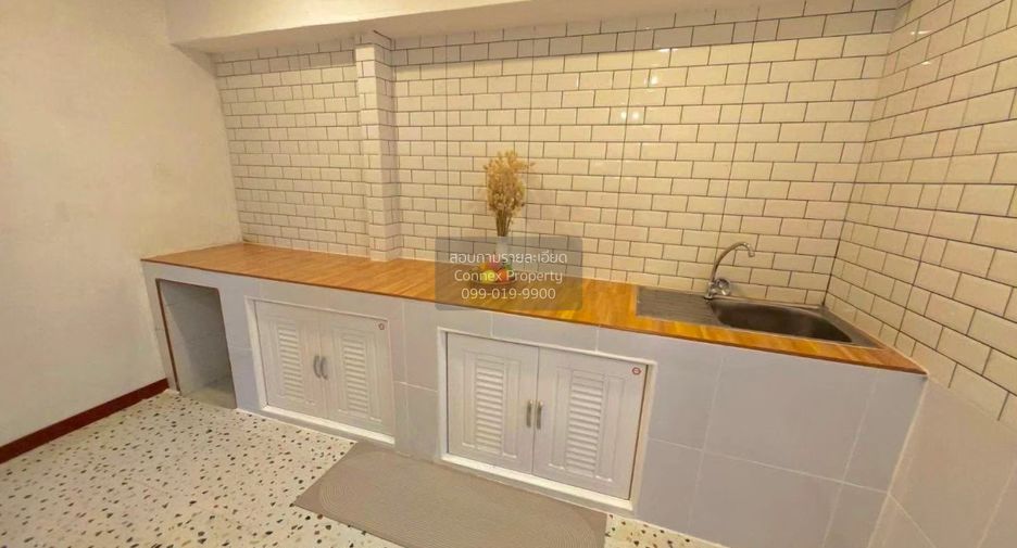 For sale 2 bedrooms townhouse in Mueang Samut Prakan, Samut Prakan