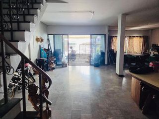 Reihenhaus zum Kauf mit 6 Zimmer in Thung Khru, Bangkok