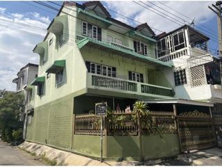 Reihenhaus zum Kauf mit 6 Zimmer in Thung Khru, Bangkok
