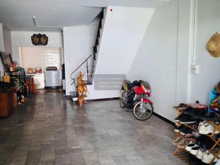 Reihenhaus zum Kauf mit 6 Zimmer in Thung Khru, Bangkok