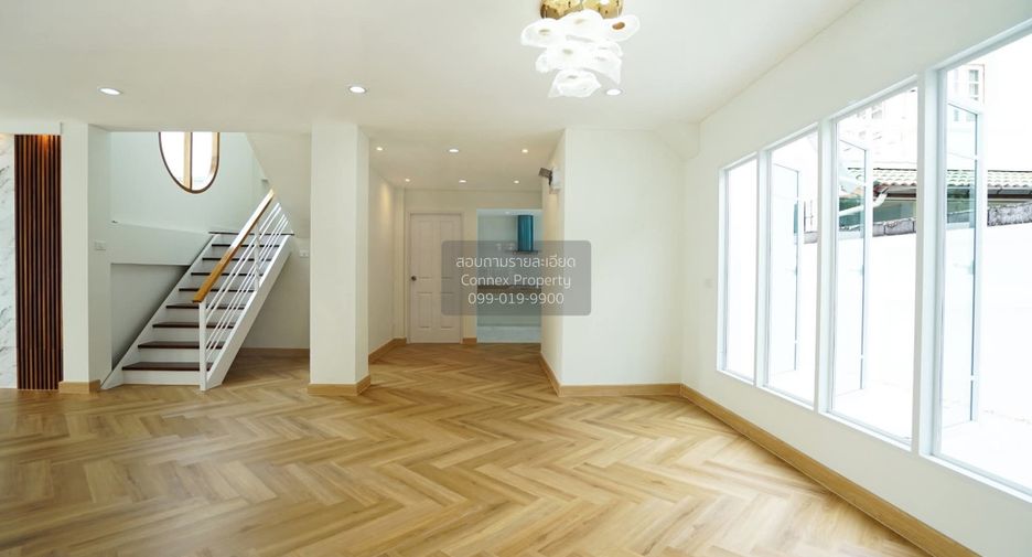 For sale 4 bedrooms house in Bang Khun Thian, Bangkok