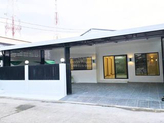 For sale 3 bedrooms house in Thawi Watthana, Bangkok