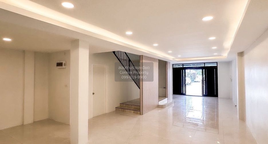For sale 4 bedrooms townhouse in Wang Thonglang, Bangkok