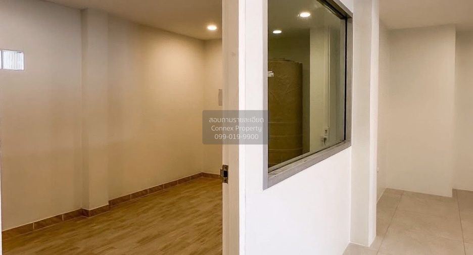 For sale 4 bedrooms townhouse in Wang Thonglang, Bangkok