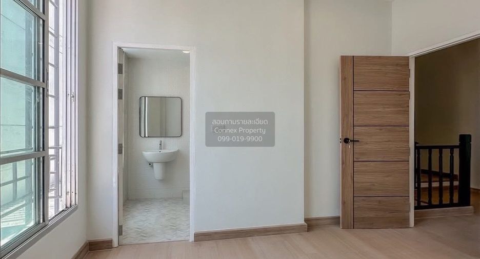 For sale 4 bedrooms townhouse in Wang Thonglang, Bangkok