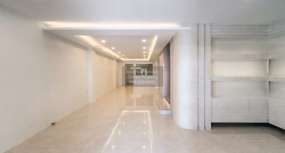 For sale 4 bedrooms townhouse in Wang Thonglang, Bangkok