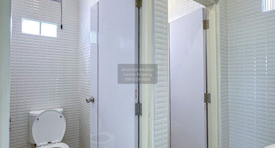 For sale 4 bedrooms townhouse in Wang Thonglang, Bangkok