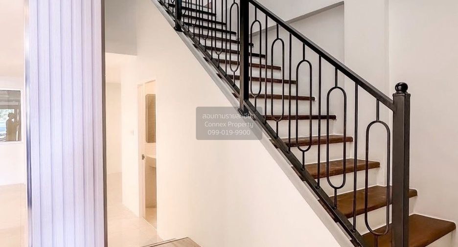 For sale 4 bedrooms townhouse in Wang Thonglang, Bangkok