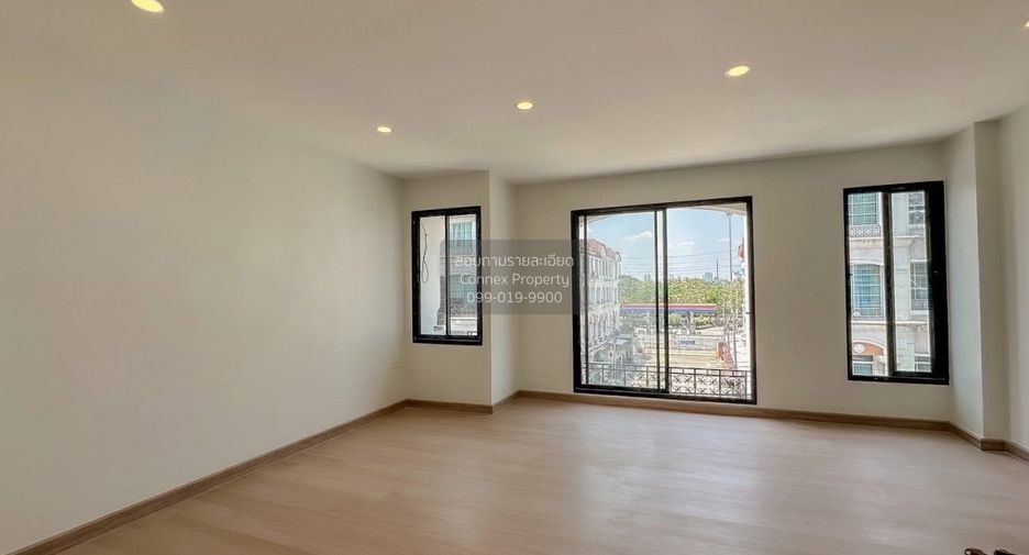 For sale 4 bedrooms townhouse in Wang Thonglang, Bangkok