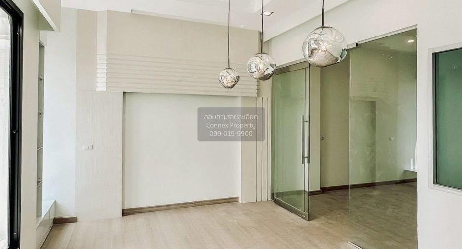 For sale 4 bedrooms townhouse in Wang Thonglang, Bangkok