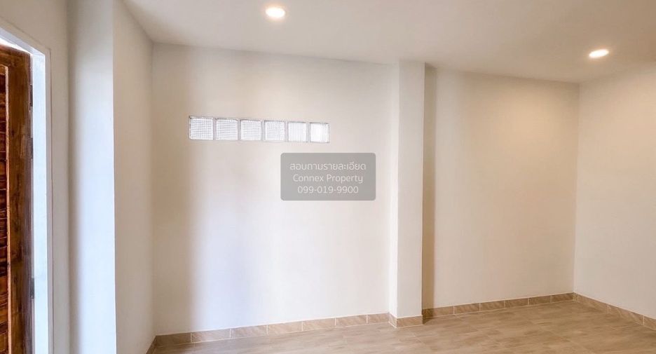 For sale 4 bedrooms townhouse in Wang Thonglang, Bangkok