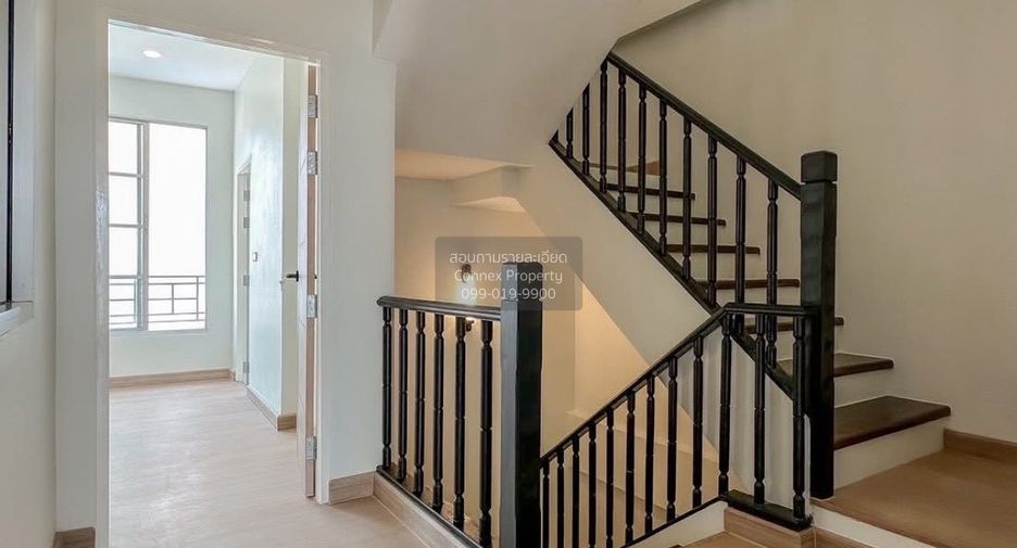 For sale 4 bedrooms townhouse in Wang Thonglang, Bangkok