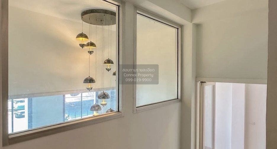 For sale 4 bedrooms townhouse in Wang Thonglang, Bangkok
