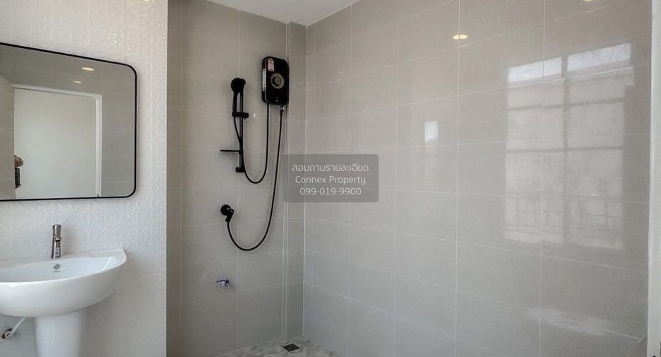 For sale 4 bedrooms townhouse in Wang Thonglang, Bangkok
