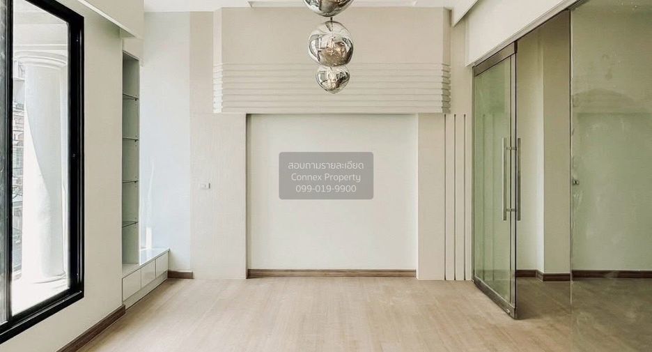For sale 4 bedrooms townhouse in Wang Thonglang, Bangkok