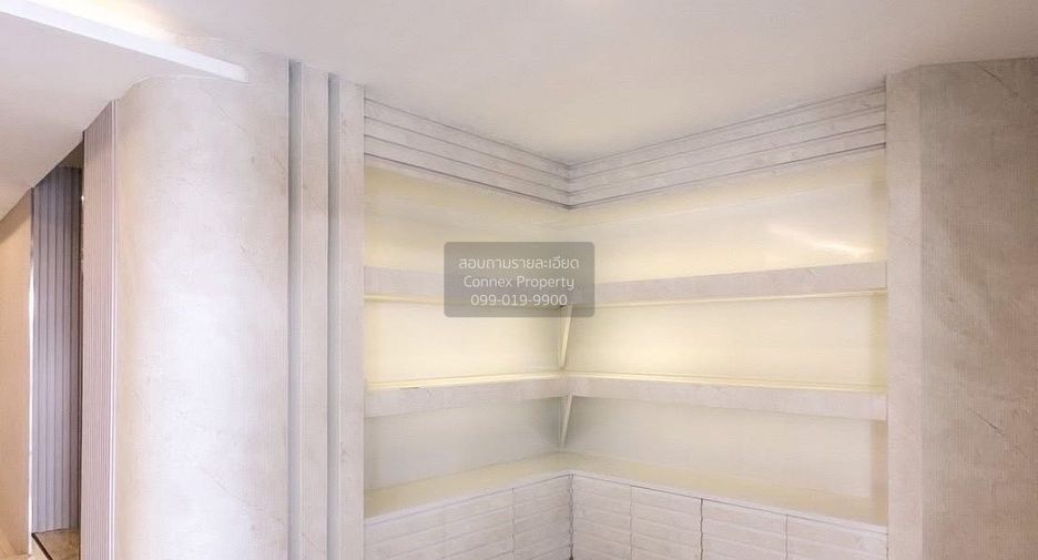 For sale 4 bedrooms townhouse in Wang Thonglang, Bangkok