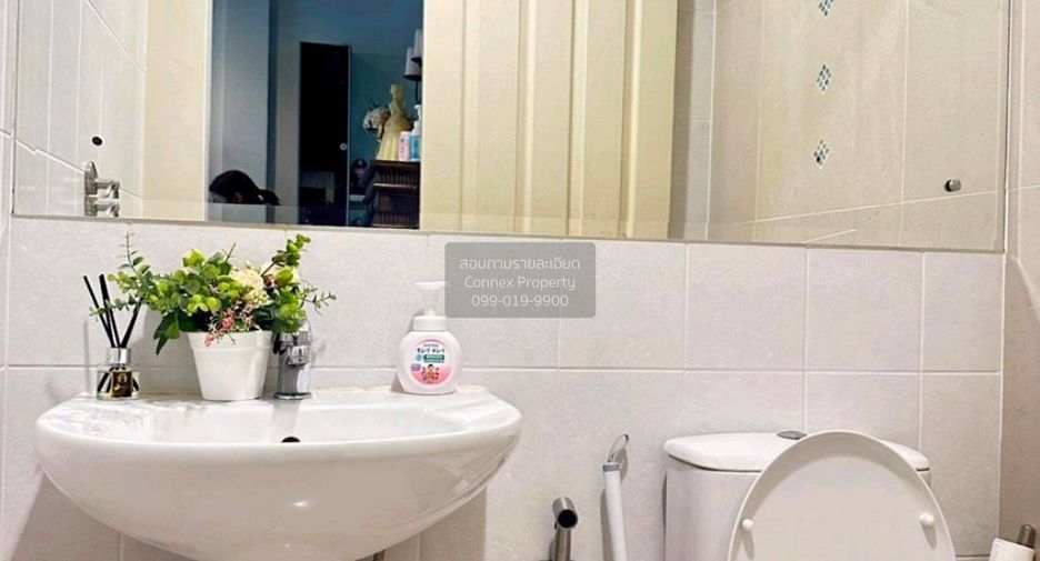 For sale 4 bedrooms townhouse in Wang Thonglang, Bangkok