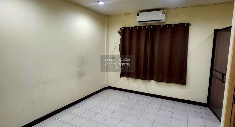 For sale 3 bedrooms townhouse in Wang Thonglang, Bangkok