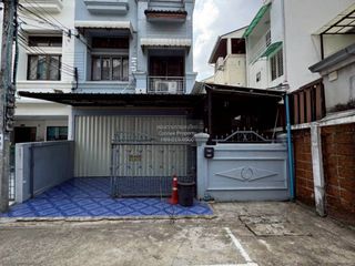 出售 3 卧室 联排别墅 在 Wang Thong Lang, 曼谷