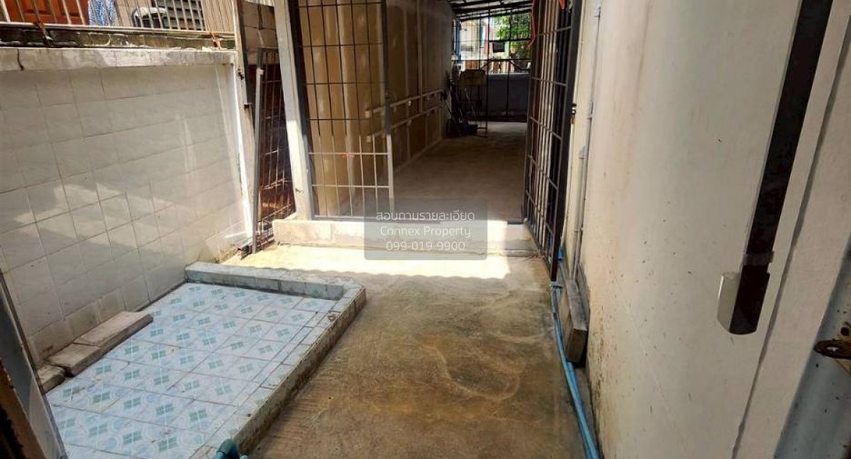 For sale 3 bedrooms townhouse in Wang Thonglang, Bangkok