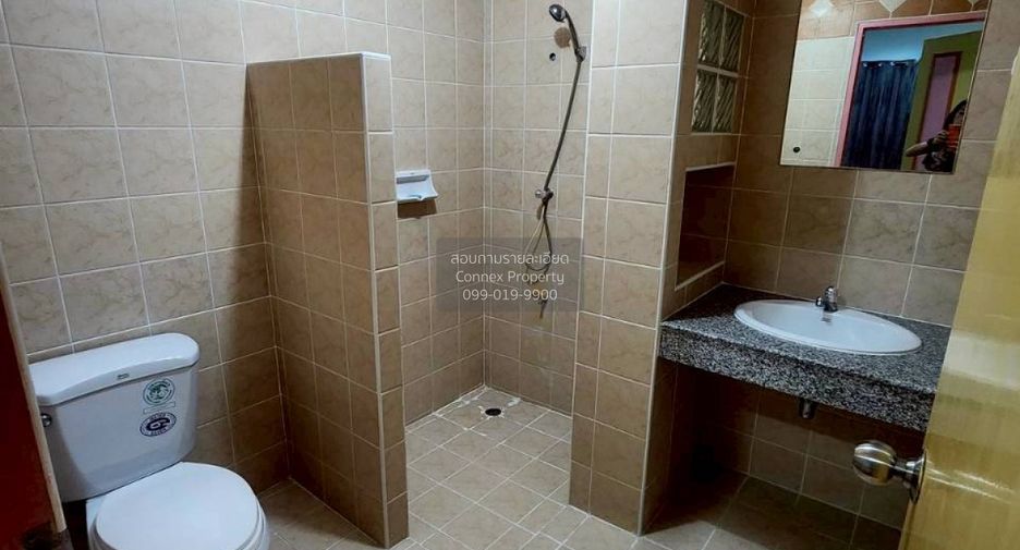 For sale 3 bedrooms townhouse in Wang Thonglang, Bangkok