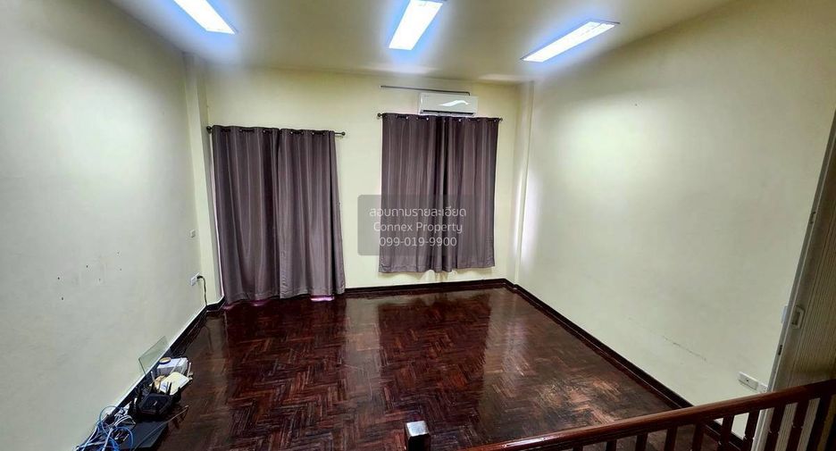 For sale 3 bedrooms townhouse in Wang Thonglang, Bangkok