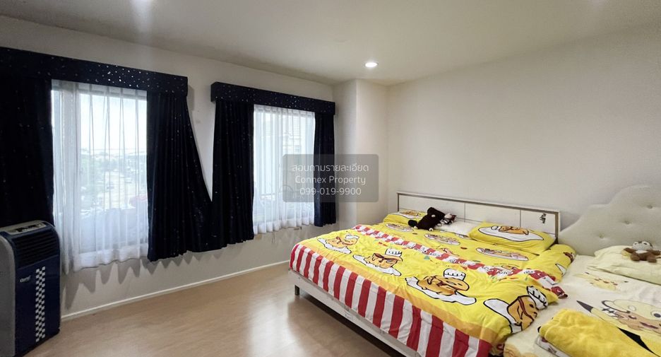 Casa adosada en venta de 3 habitaciones en Phra Pradaeng, Samut Prakan
