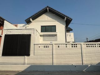 For sale 5 bedrooms house in Mueang Samut Prakan, Samut Prakan