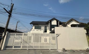 Haus zum Kauf mit 5 Zimmer in Mueang Samut Prakan, Samut Prakan