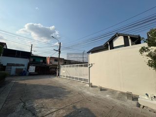 For sale 5 bedrooms house in Mueang Samut Prakan, Samut Prakan