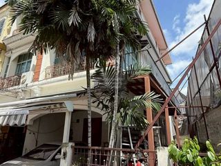 For sale 6 bedrooms townhouse in Chatuchak, Bangkok