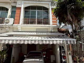 For sale 6 bedrooms townhouse in Chatuchak, Bangkok