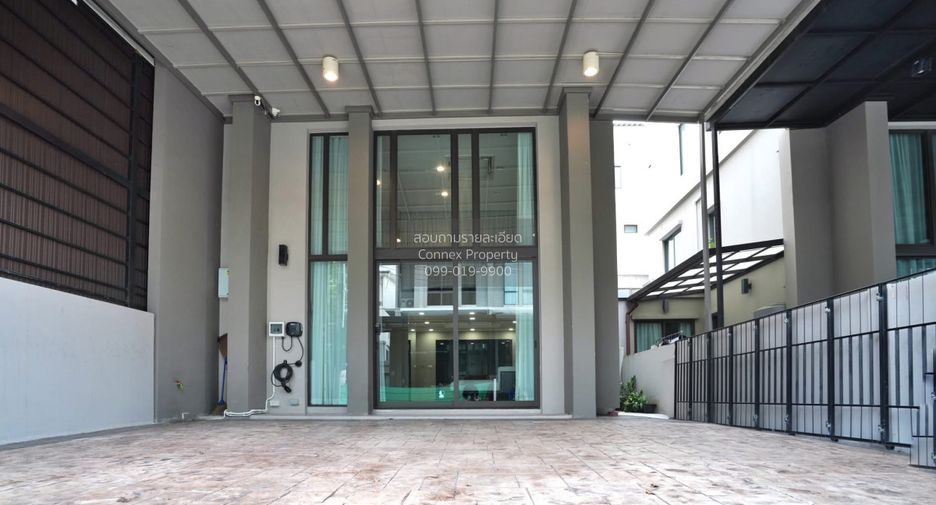 For sale 3 bedrooms townhouse in Suan Luang, Bangkok