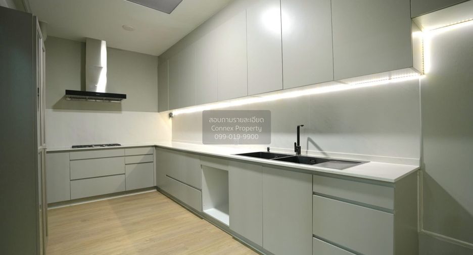 For sale 3 bedrooms townhouse in Suan Luang, Bangkok