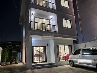 Продажа 3 спальни дом в Щаттхана, Бангкок