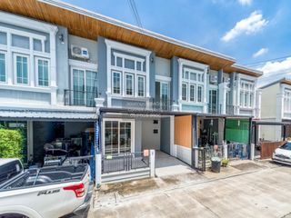 For sale 3 bedrooms townhouse in Prawet, Bangkok