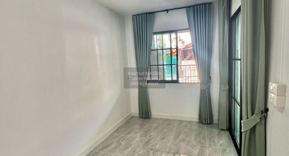 For sale 4 bedrooms townhouse in Khlong Sam Wa, Bangkok