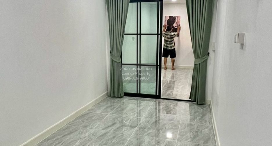 For sale 4 bedrooms townhouse in Khlong Sam Wa, Bangkok