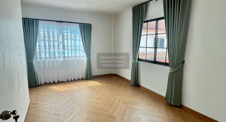 For sale 4 bedrooms townhouse in Khlong Sam Wa, Bangkok