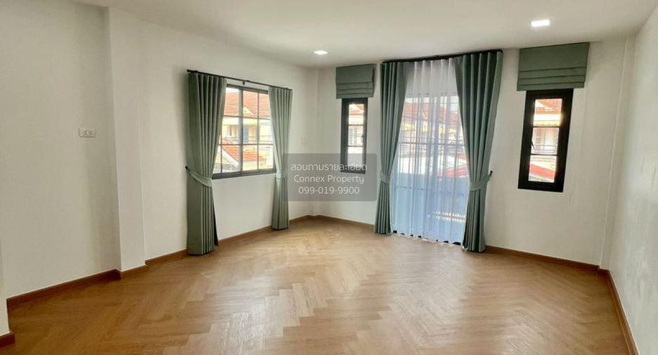 For sale 4 bedrooms townhouse in Khlong Sam Wa, Bangkok
