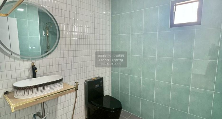 For sale 4 bedrooms townhouse in Khlong Sam Wa, Bangkok