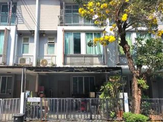 出售 3 卧室 联排别墅 在 Lat Phrao, 曼谷