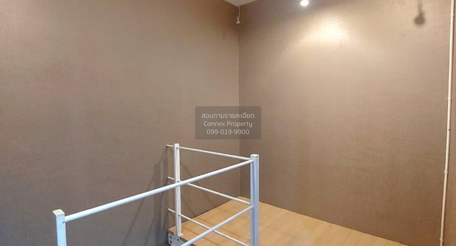 For rent 4 bedrooms townhouse in Watthana, Bangkok